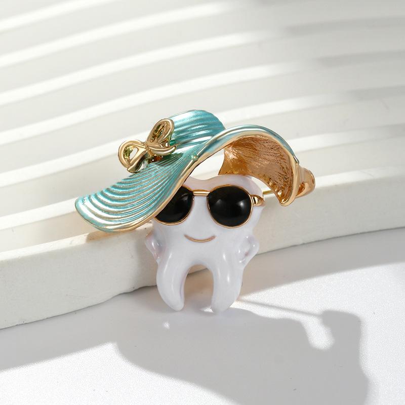 

Cute Holiday Tooth Small and Fashionable Brooch 2*4CM