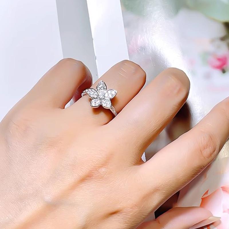 Huitan Exquisite Flower Shaped Finger Ring for Women Silver Color Dazzling Cubic Zirconia Wedding Accessories Aesthetic Jewelry