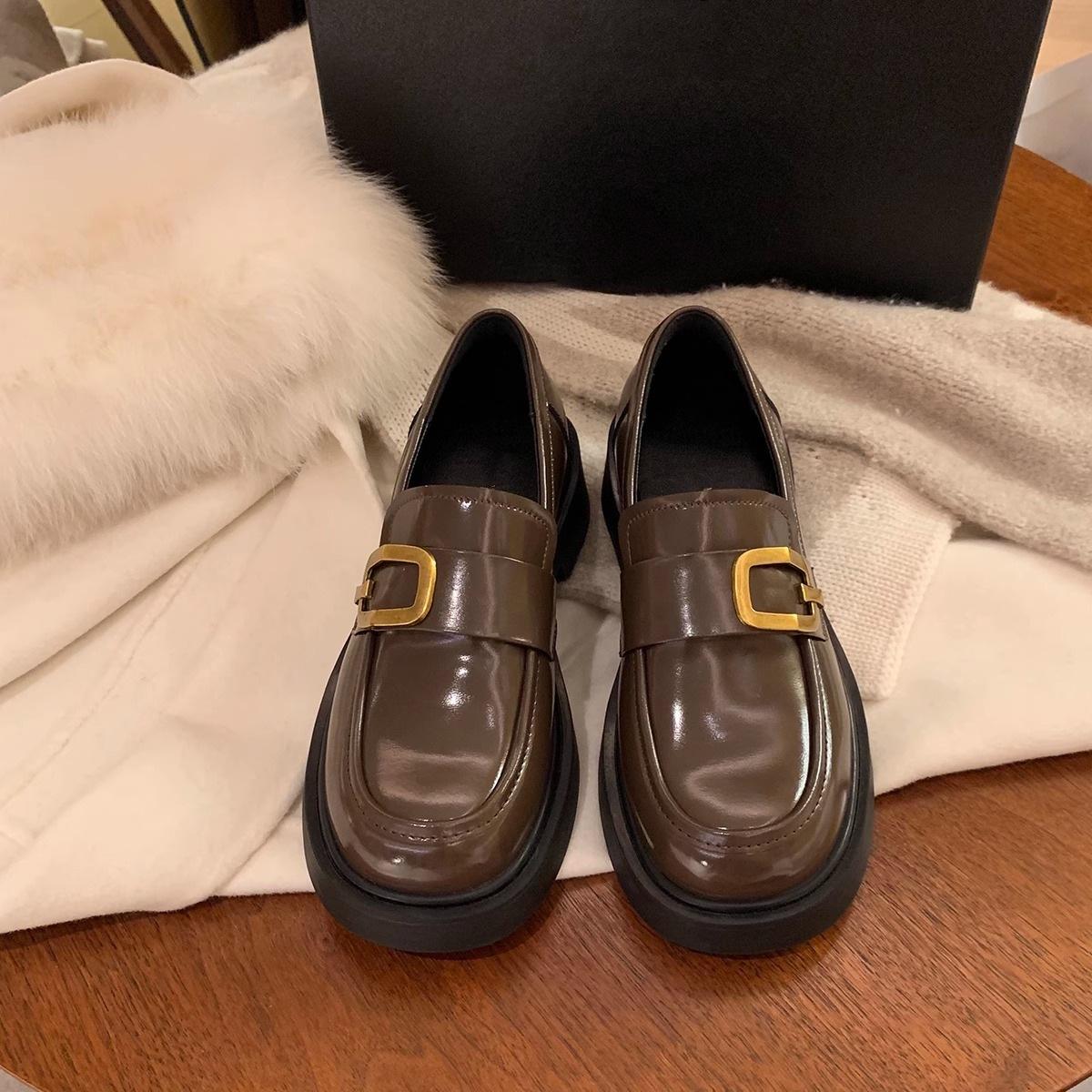 

Версия из коровьей кожи, экстравагантная золотая пряжка, квадратный круглый носок, кожа, лоферы, толстый каблук, женская, осенняя 40 коричневый