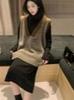 Women's Plus Size V-Neck Contrast Knit Vest – Stylish Sleeveless Autumn/Winter Pullover