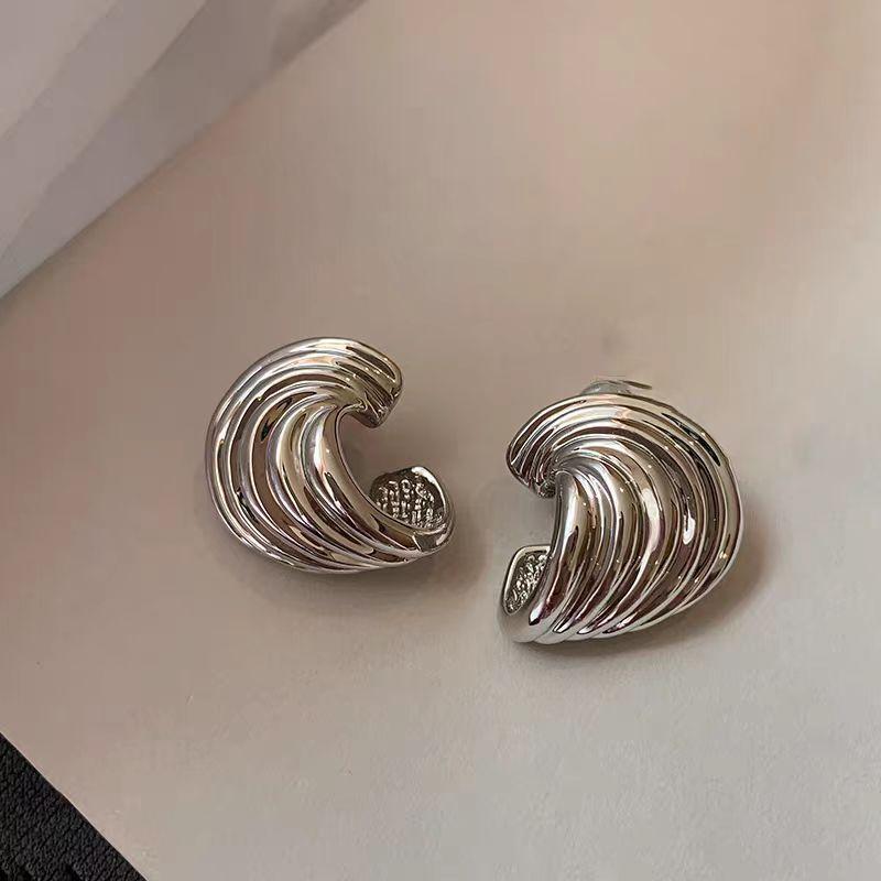 Metal Silver Conch Earrings Women'S High-End Light Luxury Niche Design High-End Sense Square And Round Face Small Earrings
