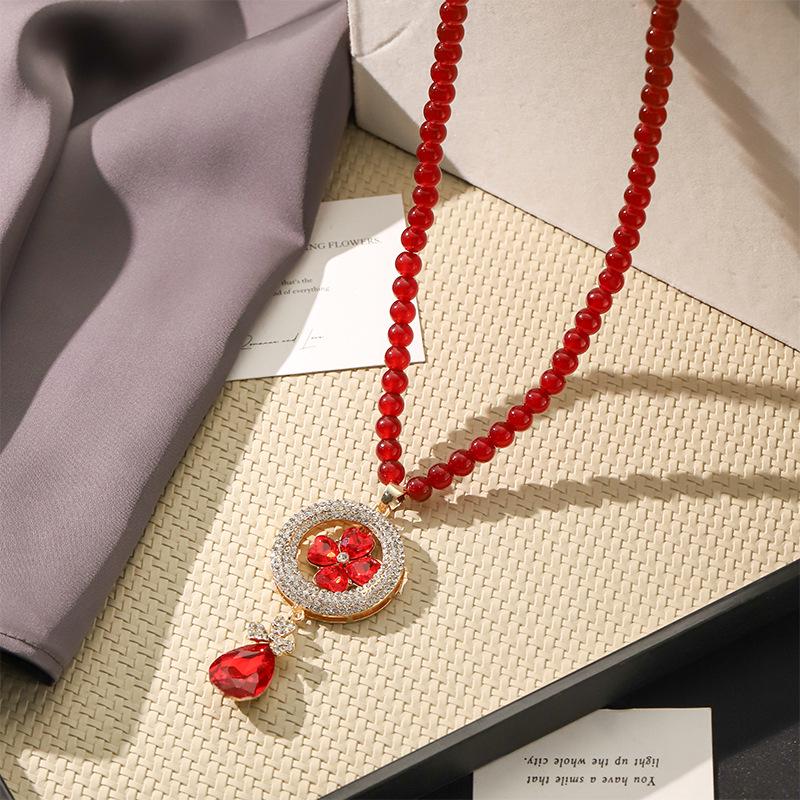 Retro Red Crystal Pendant Necklace: Versatile, High-End Fashion Accessory for Women