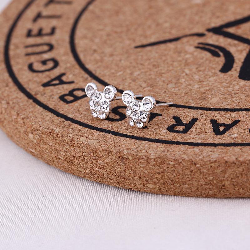 

Pinduoduo supply Korean version super flash diamond stud earrings new pearl stud earrings trinket earrings girls mixed batch free shipping