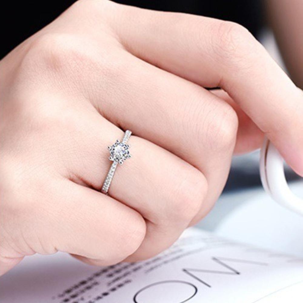 925 Sterling Silver Fashion Light Luxury Six-claw Round Zircon Ring Birthday Party Anniversary Gift
