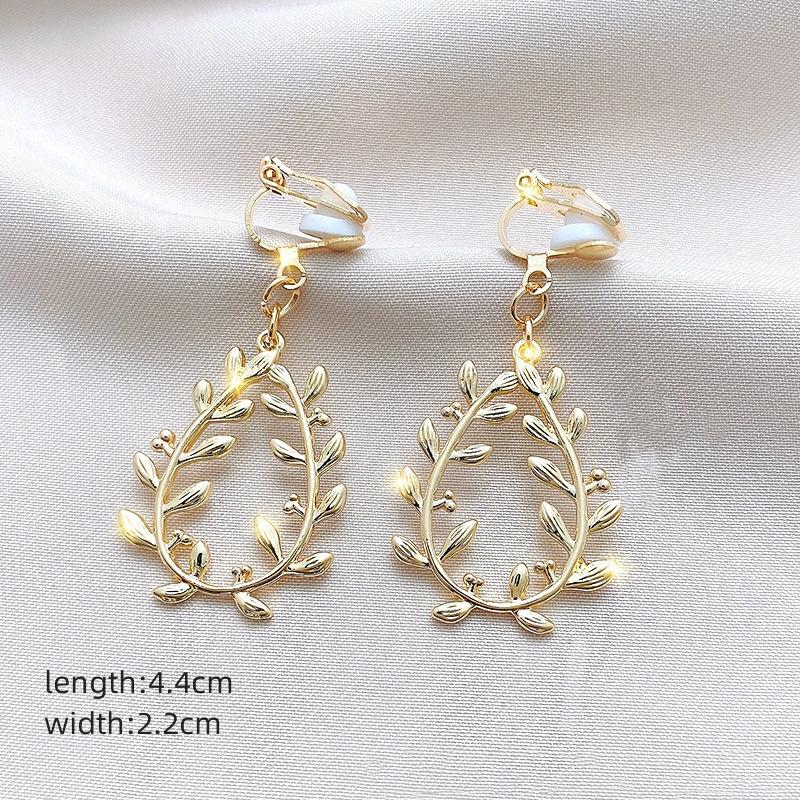 Neue Perlenblumen-Clip-On-Ohrringe mit langem Temperament, Perlenkette, Quaste, nicht durchdringende Ohrringe für Damen