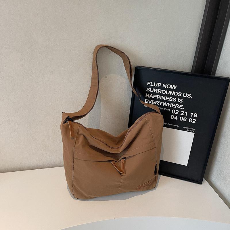 Japanese leisure lazy style student commuting tote bag large capacity simple solid color lightweight versatile messenger bag female