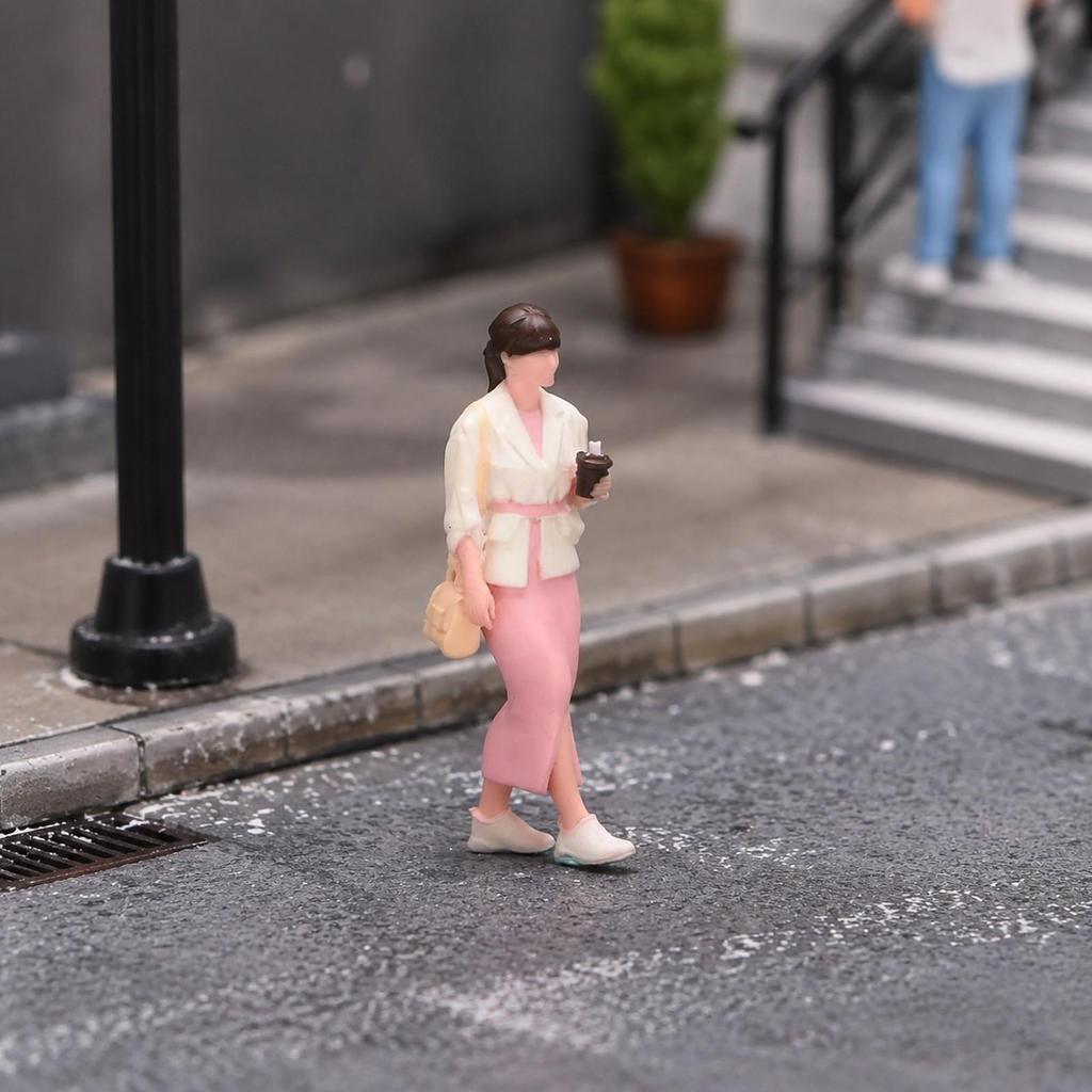 1:64 Scale Walking Woman Figurine Colorfast-Resistant for Architectural Displays