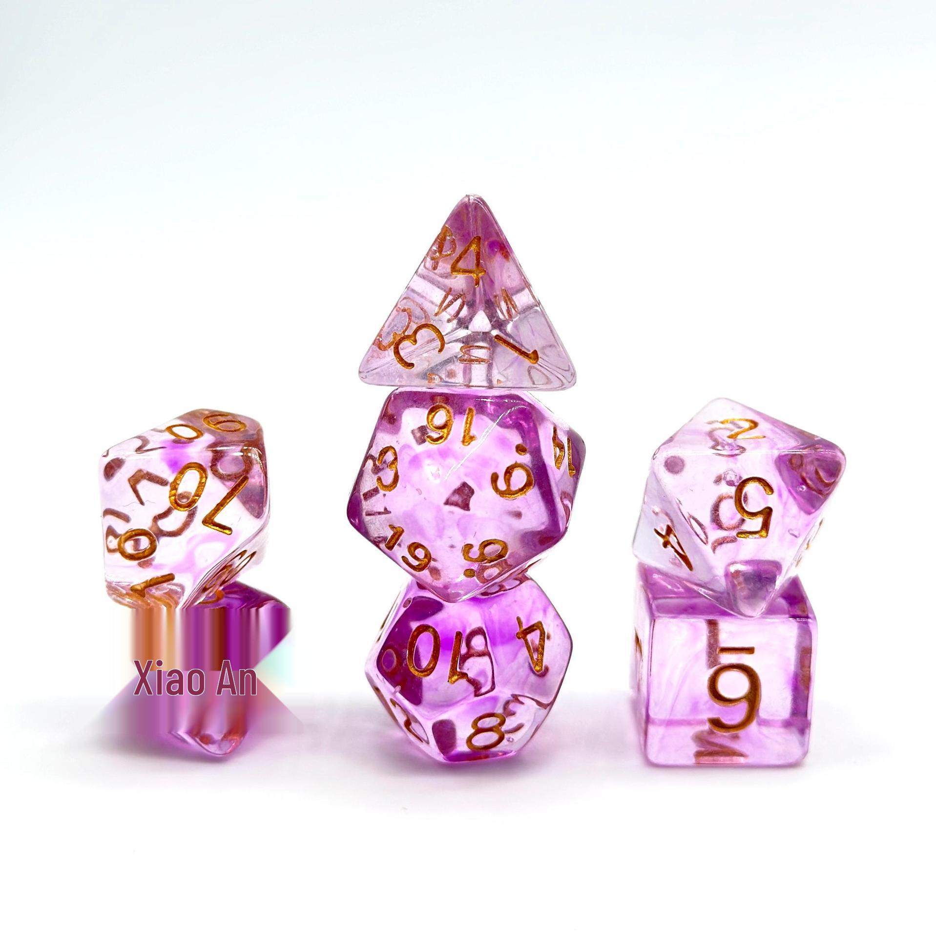 

Премиальный набор из 7 кристальных кубиков высокой прозрачности для настольных игр и D&D