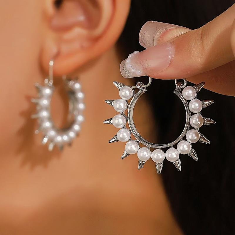 1 Pair Of Retro Gothic Style Thorn Heart Design Earrings, Heart-Shaped Earrings With Spikes, Neutral Earrings Holiday Party Gift