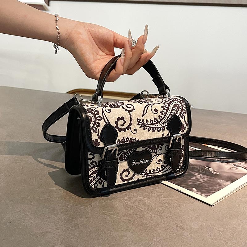 Niche retro portable shoulder bag women's simple 2025 new fashion versatile commuter messenger small square bag