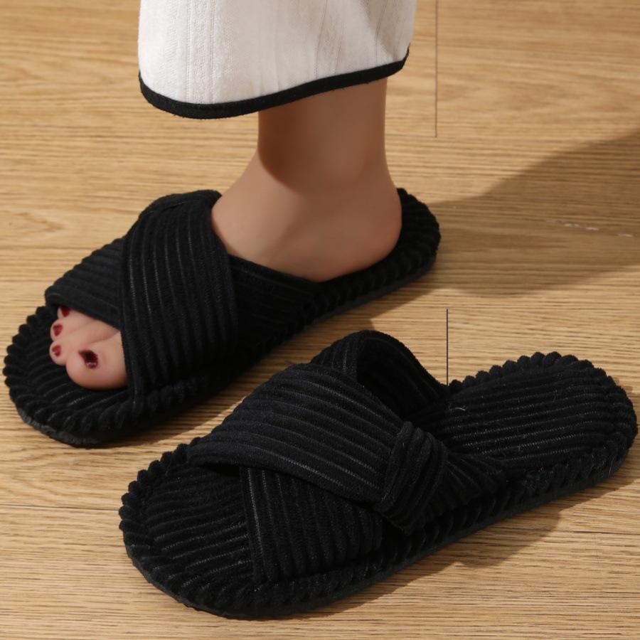 Papucs, nyitott otthoni csúszásmentes lapos talpú páros egyszerű nyitott orrú, bolyhos papucs
