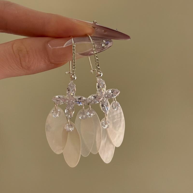 Holiday wind super flash zircon shell fringed earrings female summer exaggerated face small seaside earrings take pictures of stud earrings