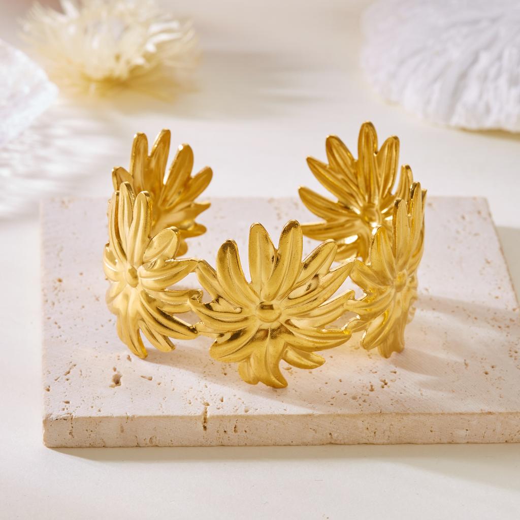 Vintage Stainless Steel Wide Cuff Bangle for Women Gold Color Starfish Flower Heart Open Chunky Exaggerated Bracelet Jewelry