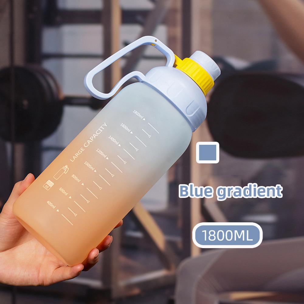 

1800 мл градиентный пластиковый стаканчик, большая емкость, спортивная бутылка для воды для путешествий на открытом воздухе, тренажерный зал, фитнес-кувшины, портативная чашка для воды с соломинкой 1800ml