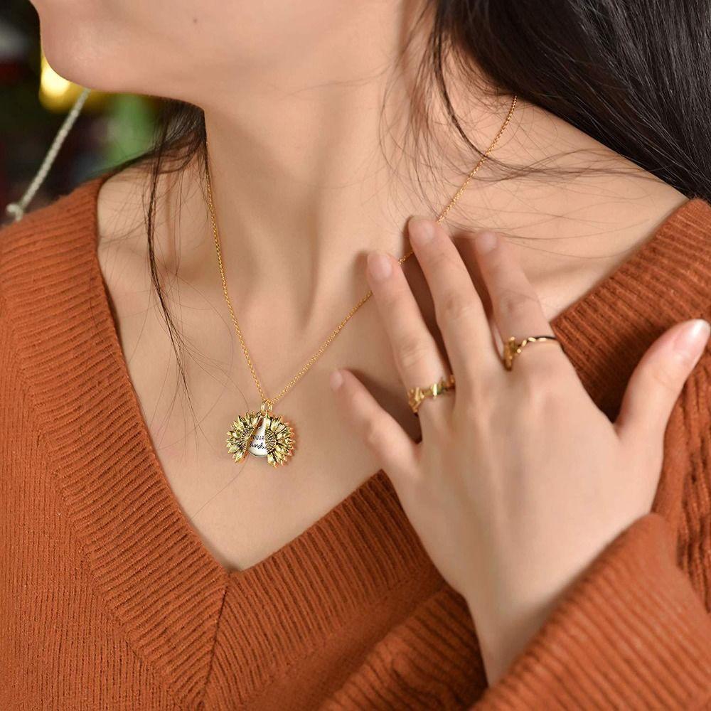 Hypoallergenic Titanium Steel Sunflower Gift Box Love Necklace Elegant Sunflower Pendant  Birthday