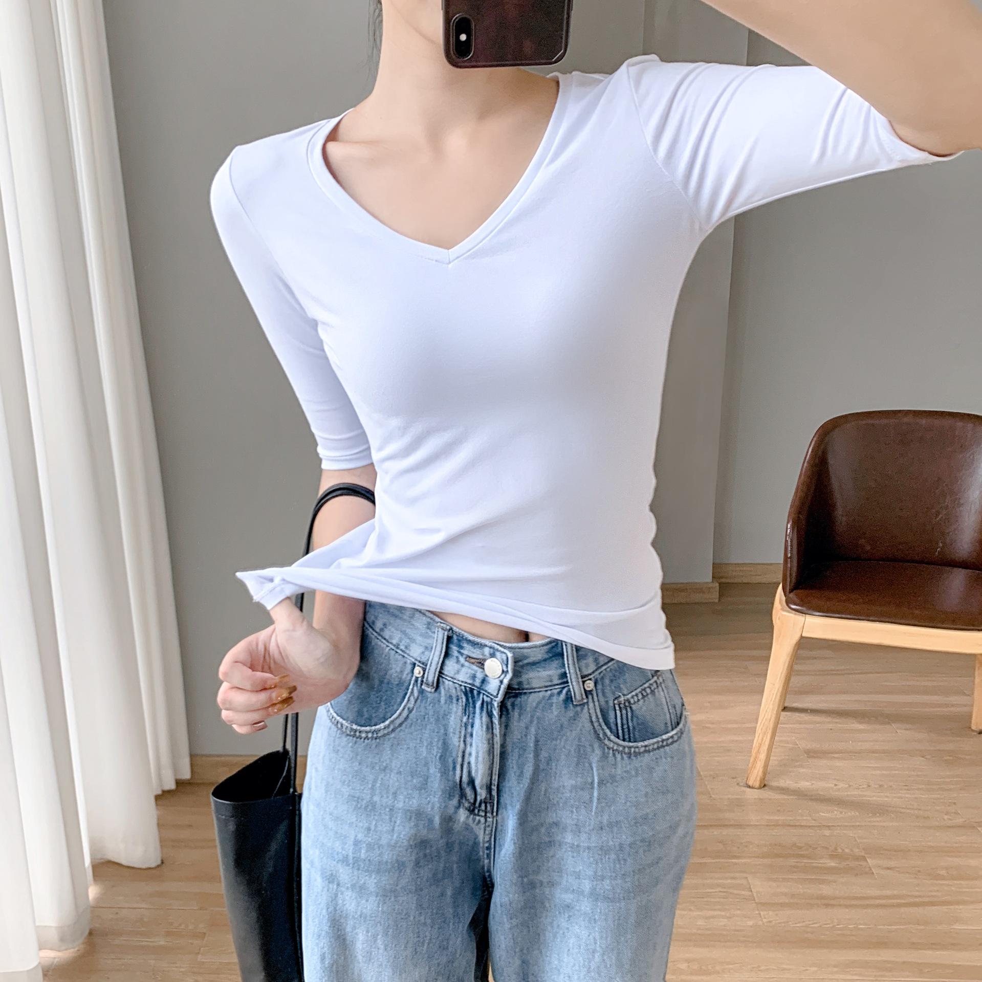 

2025 Spring/Summer White V-Neck Mid-Sleeve Slimming Base Layer Top L [Recommended 102-114 lbs]