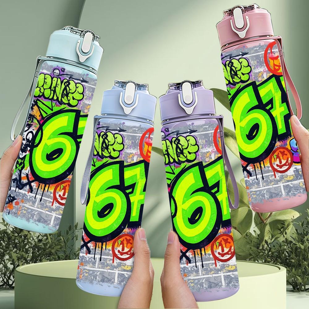 1PC Bright Six Seven Graffiti Number Art 750ml Color Plastic Sports Water Bottle Leakproof Flip Straw Lid Suitable for Sports Office Home Use