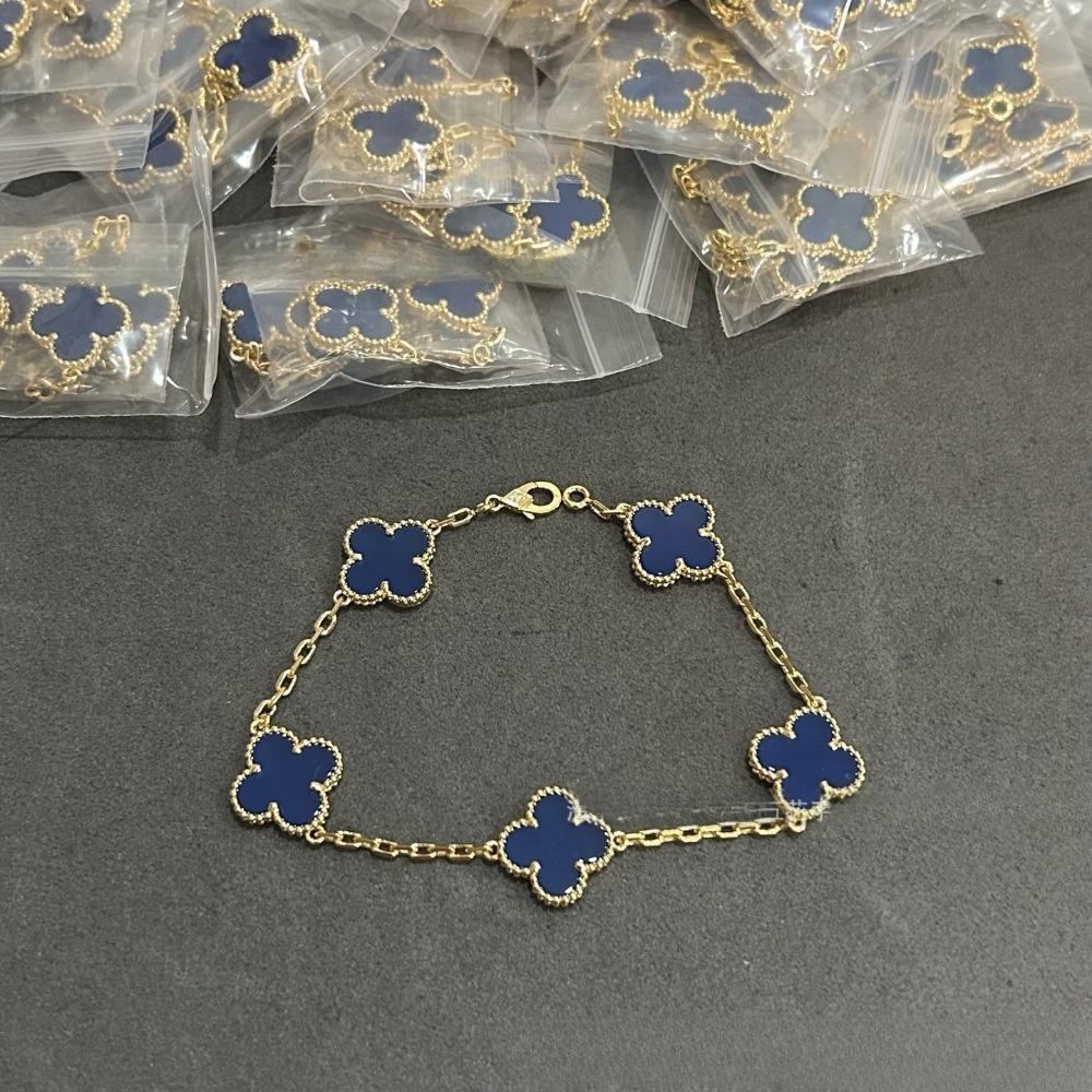 Hochwertiger roter Chalcedon Laser vierblättriges Kleeblatt fünfblütiges Armband 18K Roségold leichter Luxusschmuck Geschenk für Freundin