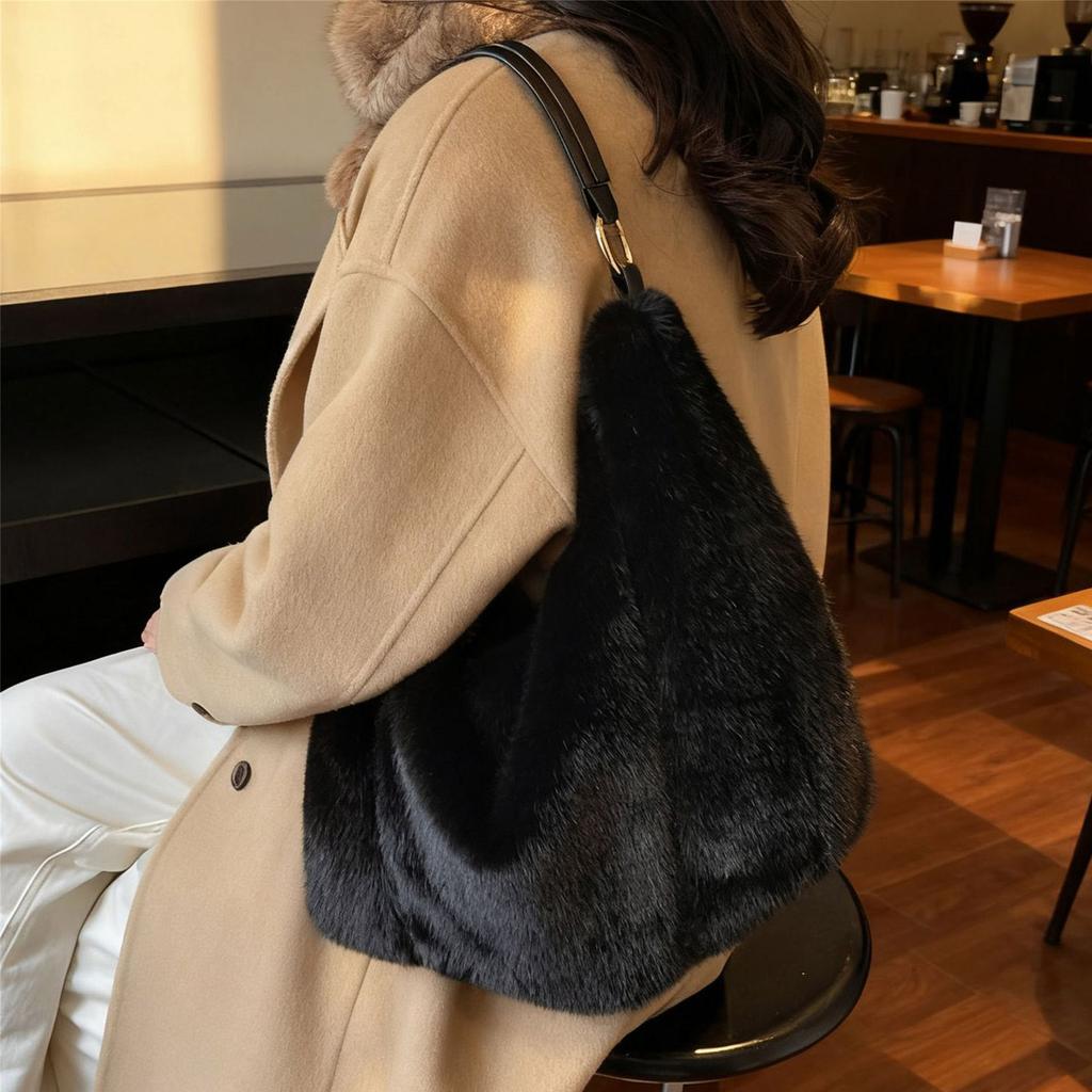 New Large Capacity Fluffy Tote Bag for Women Fashi Simple Leisure Shoulder Bag Comfortable and Versatile Texture Commuting Bag