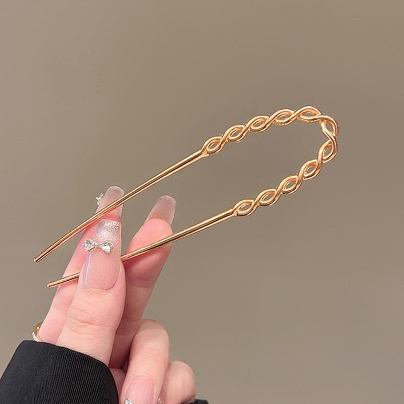 

Metal Charm Twisted Pattern and Smooth Interweaving U-shaped Brooch Light Up Exquisite Dressing Style Niche Yet High-end