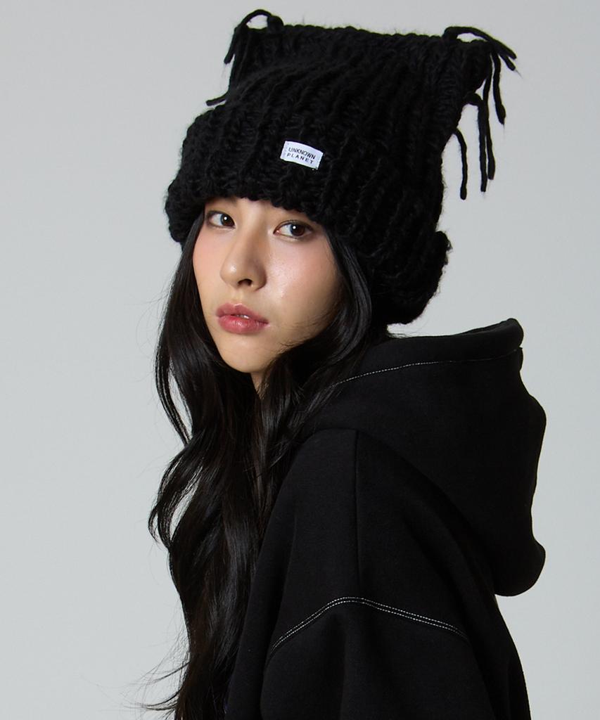 UNKNOWN PLANET Cat Knit Beanie Black