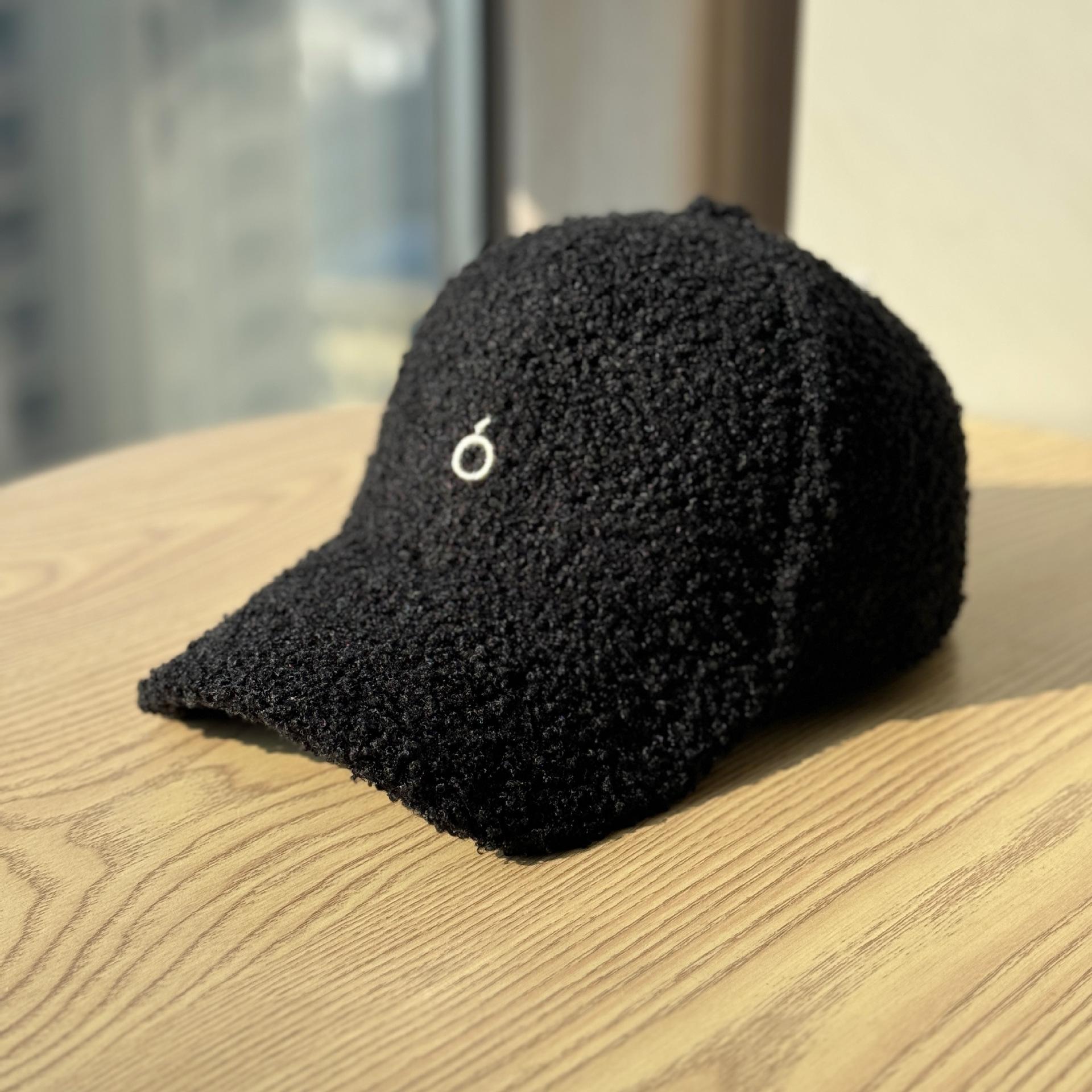 

Korean-style lamb wool baseball cap for women, new autumn and winter thickened, warm, windproof, duckbill cap, hard-brimmed hat for men, trendy Adult54-60Adjustable чёрный