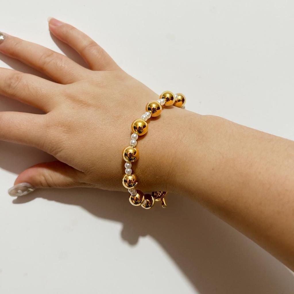 Europäische & Amerikanische Geometrische Herz Choker: Goldene Perlenkette mit rundem Pfirsichherz-Anhänger für Damen