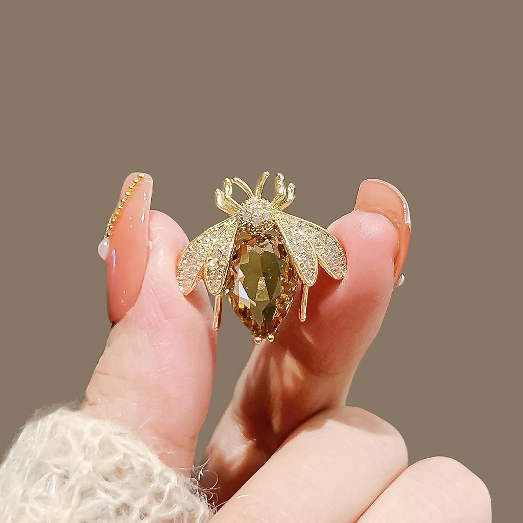 Elegant Pearl Brooch - High-End Minimalist Clothing Accessory