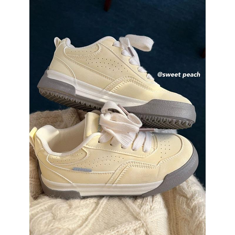 Sweet Peach Planet Platform Bread Shoes Women's New Spring Niche Sports and Leisure Board Shoes Versatile White Shoes