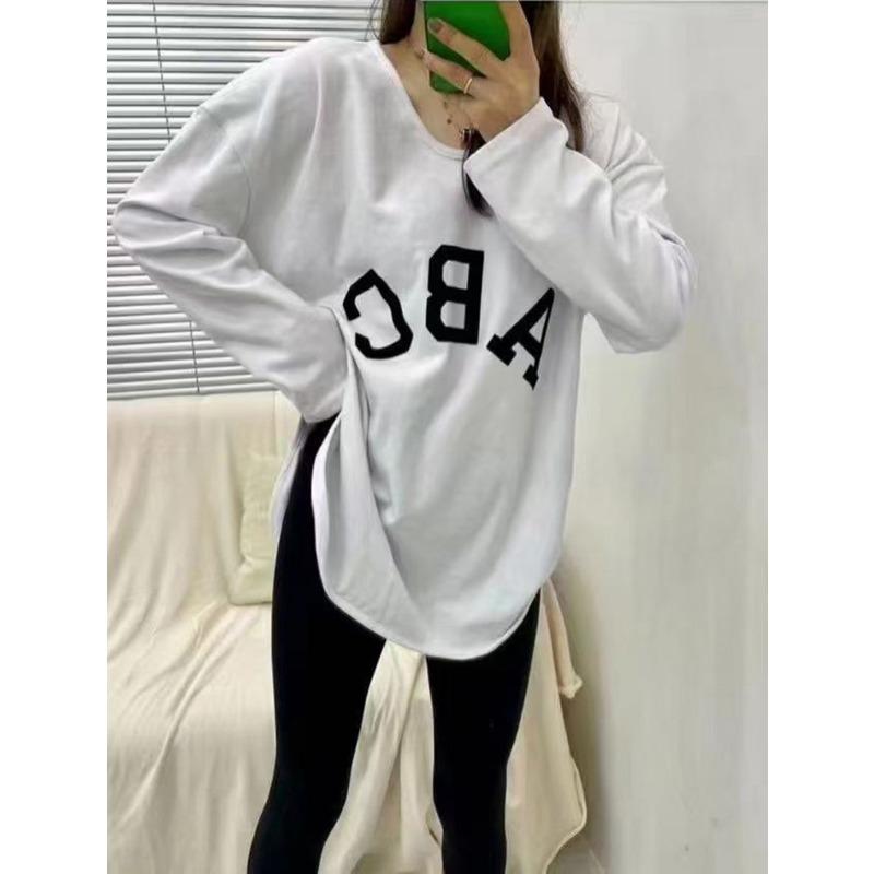 

Утолщенная бархатная футболка с буквами, U-образным воротником и длинными рукавами для женщин на осень и зиму. Новая свободная и универсальная базовая футболка с облегающим силуэтом и изогнутым подолом. XXL