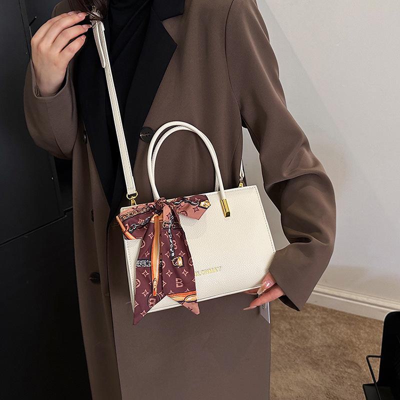 

2024 High-End Fashion Handbag with Versatile Silk Scarf - Luxury Texture Shoulder & Messenger Bag for Women 25*10*17 покинуть белый