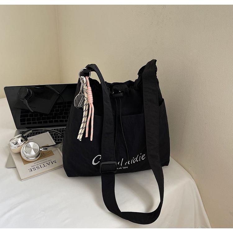 

Women s 2025 Lightweight Large Capacity Canvas Crossbody Tote - Versatile & Fashionable Korean Style for Casual Commuting 35cm*32cm*10cm чорний