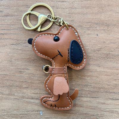 Vrchní vrstva hovězí kůže Ručně vyrobený Zvířetník Pes Kožený přívěsek Roztomilý Snoopy Klíčenka na auto Dámská Kniha Předkožka