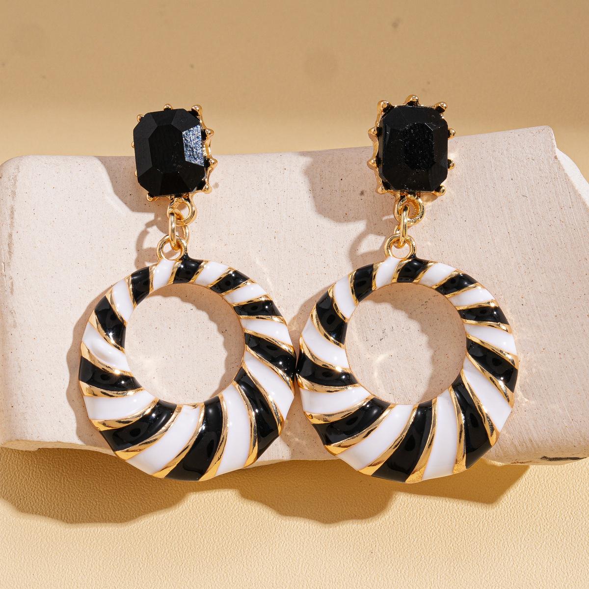 Vintage Diamond Hollow Geometric Striped Silver Needle Earrings Earrings