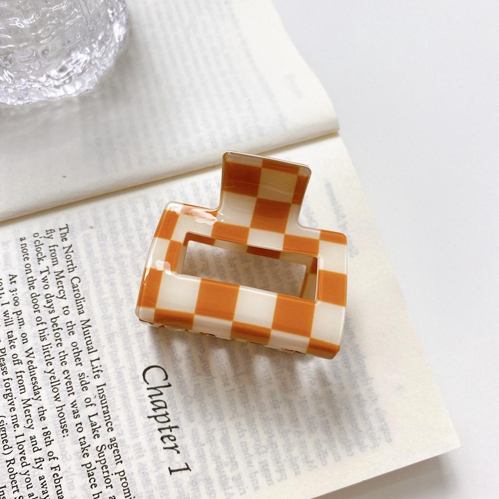 Fashionable Women s Hair Clip With Chessboard Pattern Vintage Style Handcrafted Hair Accessory StyleA
