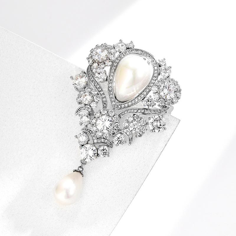 Women's Light Luxury Fashion Elegant Imitation Pearl Long Brooch Unique Design Versatile Daily Accessories