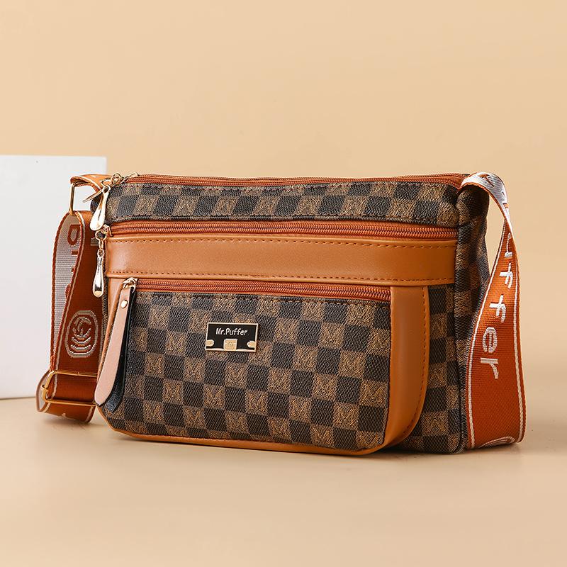 Wide-shoulder Crossbody Bag for Women, A Fashionable Trend. It's A Single-shoulder Bag for Middle-aged and Elderly Mothers
