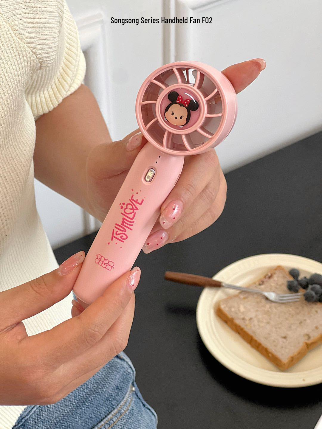 

Songsong Cute Bear Handheld Rechargeable Mini Fan - 3 Speeds, Long Battery Life, Gift Box Included. 16*6.7*5.5 cm