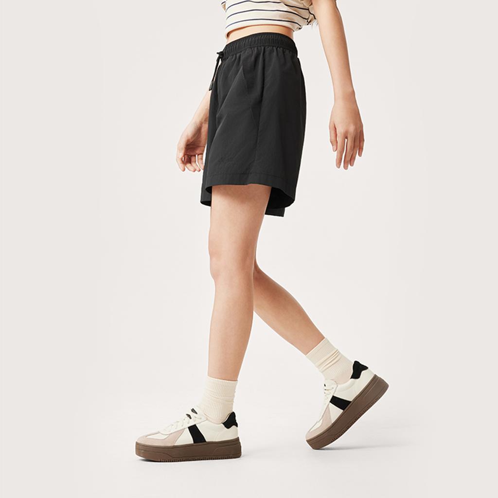 Li-Ning Comfortable Simple Loose Fit Drawstring Versatile Solid Color Mid Waist Five Point Casual Shorts Women Shorts Black AKSV172-2