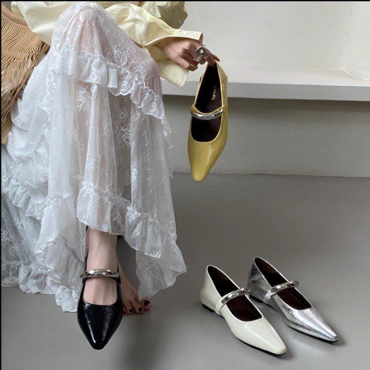 

French retro Mary Jane shoes women s 2025 new spring flat-soled inner height-increasing single shoes with shallow mouth grandma shoes 40