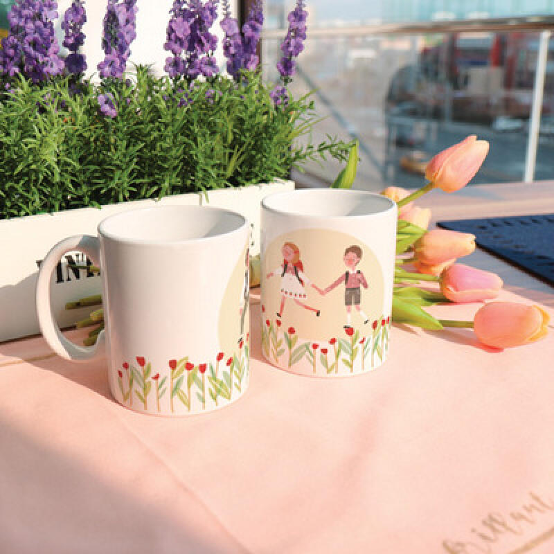 cb734-Design Mug 2p-Holding Hands and Admiring Flowers