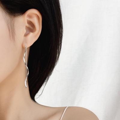 2025 Koreanischer Stil S-förmige Quastenwellen-Ohrringe für beste Freunde