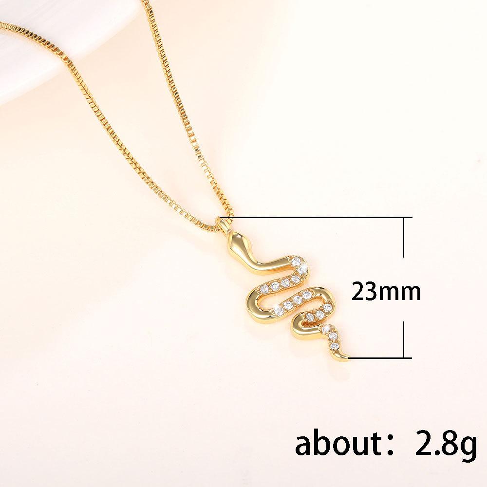Ladies' Snake Shaped Pendant Necklace, Embellished with Synthetic Zircon, Gothic Snake Shaped Collarbone Chain, Avant-garde Daily Jewelry, Gift Giving