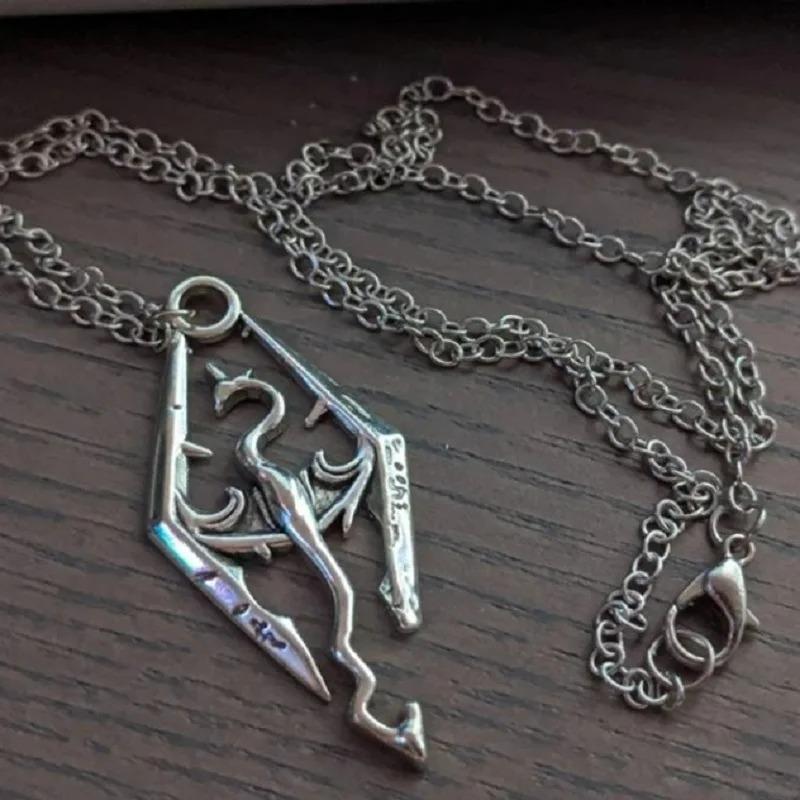 

Game Skyrim Fashion Prismatic Pendants Dragon Copper Pterosaurs Vintage Gothic Dragon Viking Necklace for Man Zircon