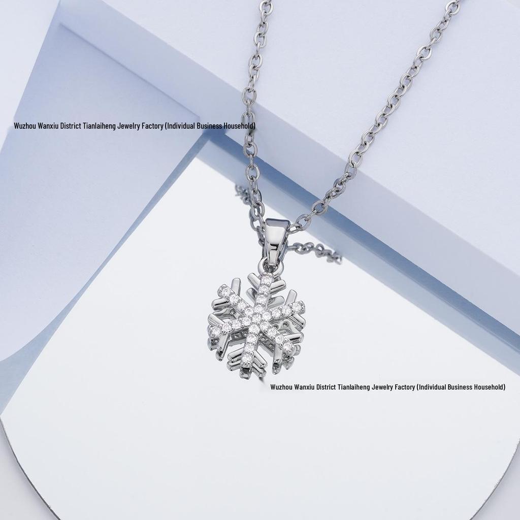 Halskette mit Schneeflocken-Anhänger: Elegantes, Cooles Design mit galvanisierten Diamantakzenten für Herbst und Winter.