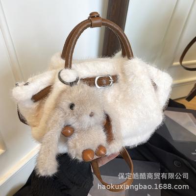 Die beliebte Tasche dieses Jahres für Damen, große Kapazität, 2025 neu, Herbst und Winter, vielseitige Plüsch-Umhängetasche, lässige tragbare Einkaufstasche