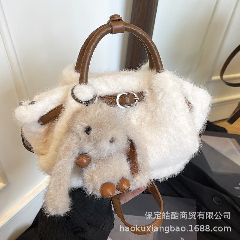 This Year's Popular Bag Women's Large-capacity 2025 New Autumn and Winter Versatile Plush Messenger Bag Casual Portable Tote Bag