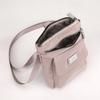 Bolso Cruzado Compacto de Nailon para Mujer – Diseño Ligero y Resistente al Agua con Placa Metálica con Logo y Múltiples Bolsillos, Ideal para el Uso Diario