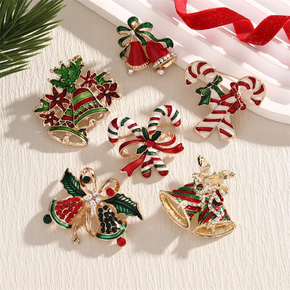 Neujahrs-Weihnachtsgeschenke Bekleidungszubehör Emaille Strasssteine Glöckchen Weihnachtskränze Broschen Feiertagsschmuck Damen