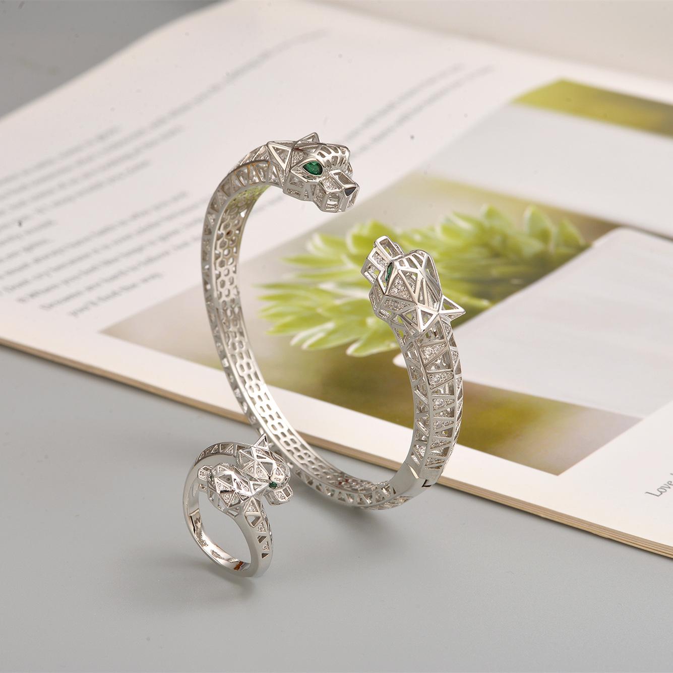 Retro Hollow Double-Headed Leopard Head Electroplated Bracelet - European & American Style, High-End Luxury, Light Feel
